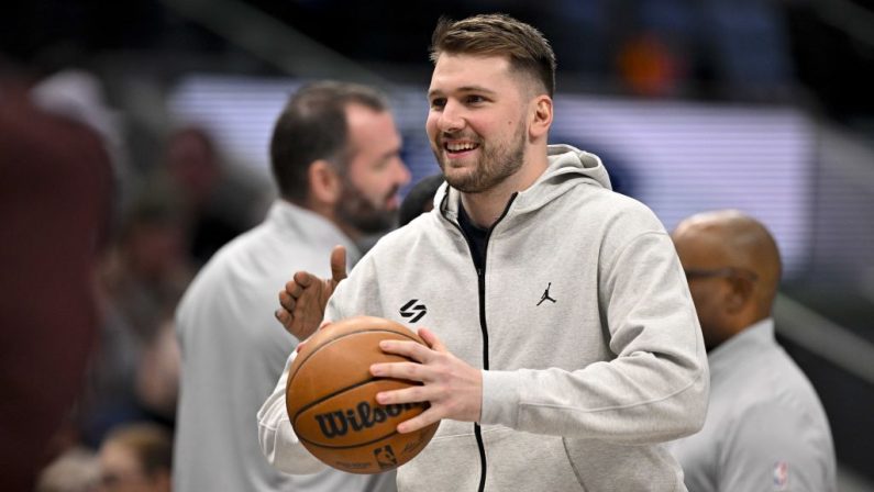 Nba, i Lakers vincono con super Lebron James e prendono Doncic