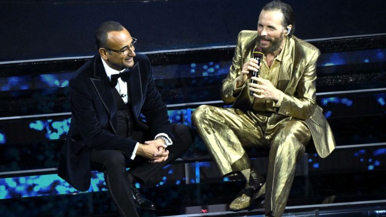Sanremo, Jovanotti travolge l’Ariston “Felice, festival speciale”