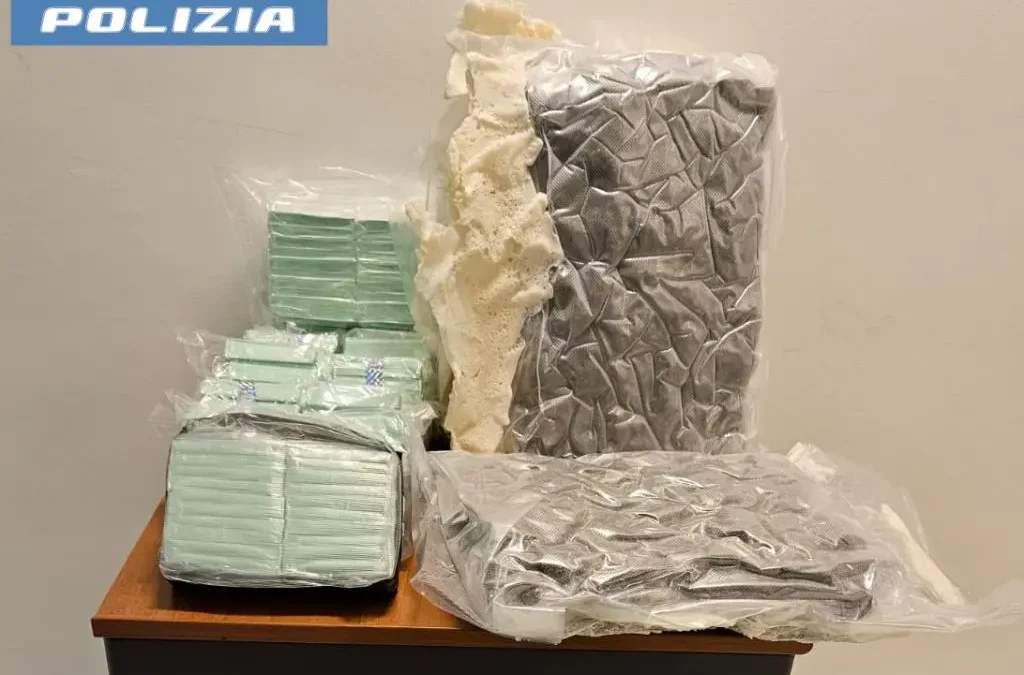 Pusher trovato con 11 Kg di droga in auto diretto a Pomezia, arrestato