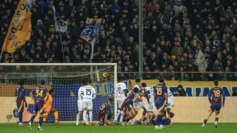 La Roma vince a Parma 1-0 con una magia di Soulè