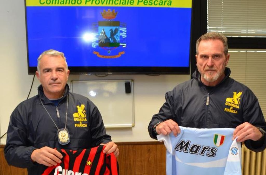 Sequestrate maglie “Vintage” contraffatte di club serie A anni ’80