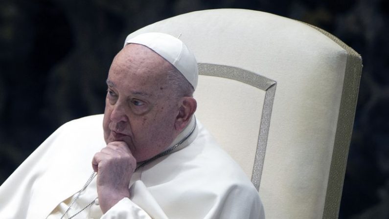 Per il Papa quadro complesso, degenza non sarà breve