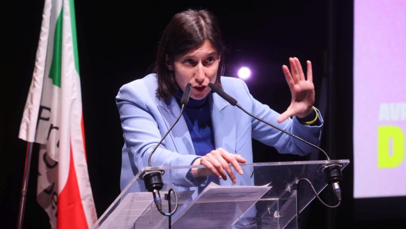 Schlein “Europa o Trump, Meloni venga a dire in Aula da che parte sta”