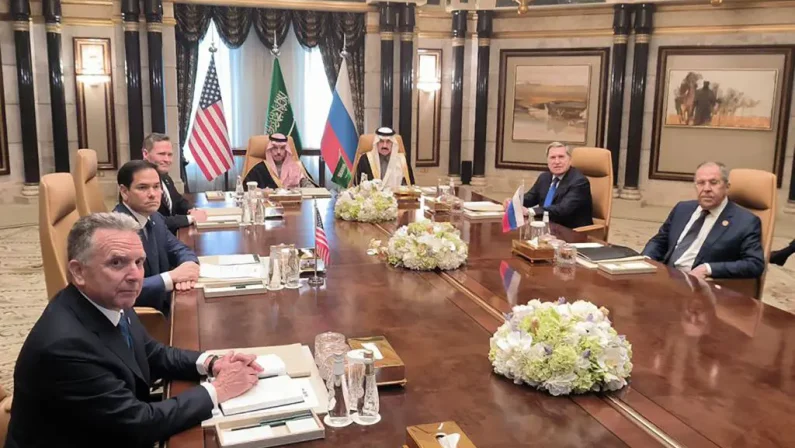 Ucraina, al via a Riad i colloqui tra Usa e Russia