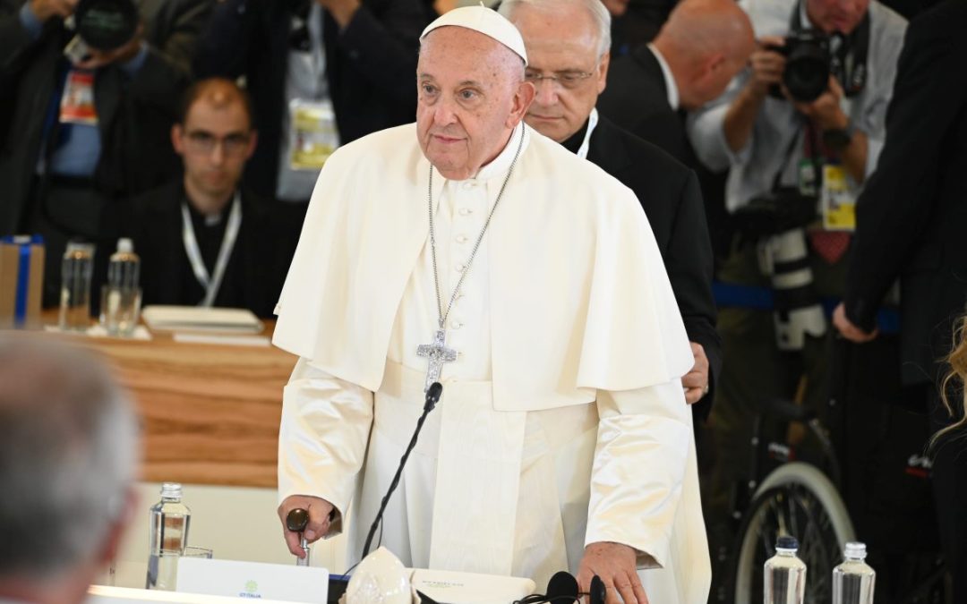 Il Papa ha la polmonite bilaterale, quadro resta complesso