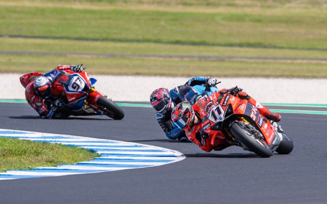Superbike, Bulega inizia con vittoria in gara 1 in Australia