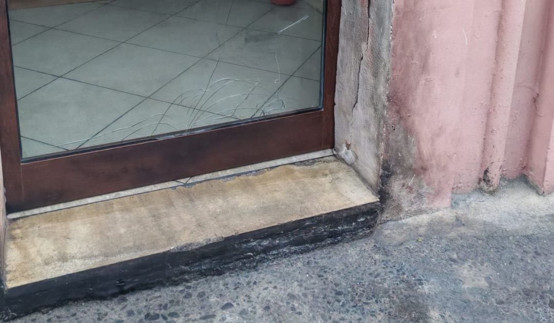 Intimidazione a Reggio, bomba molotov contro una lavanderia