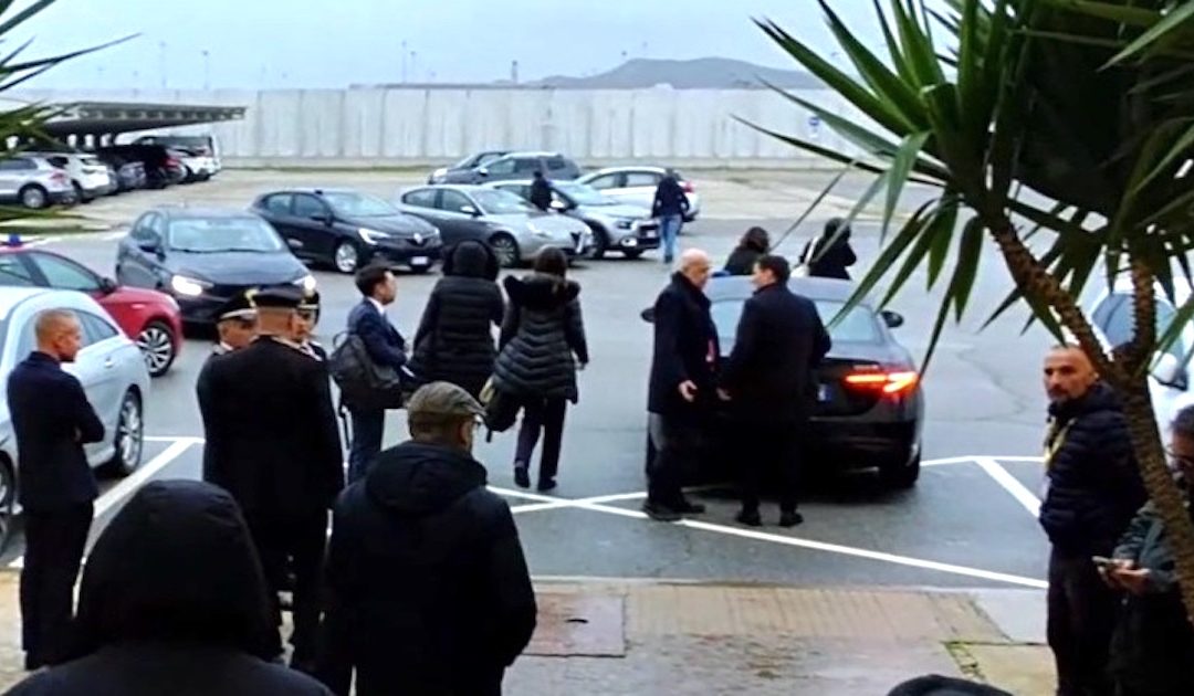 I componenti della Commissione Ecomafie al Sin di Crotone