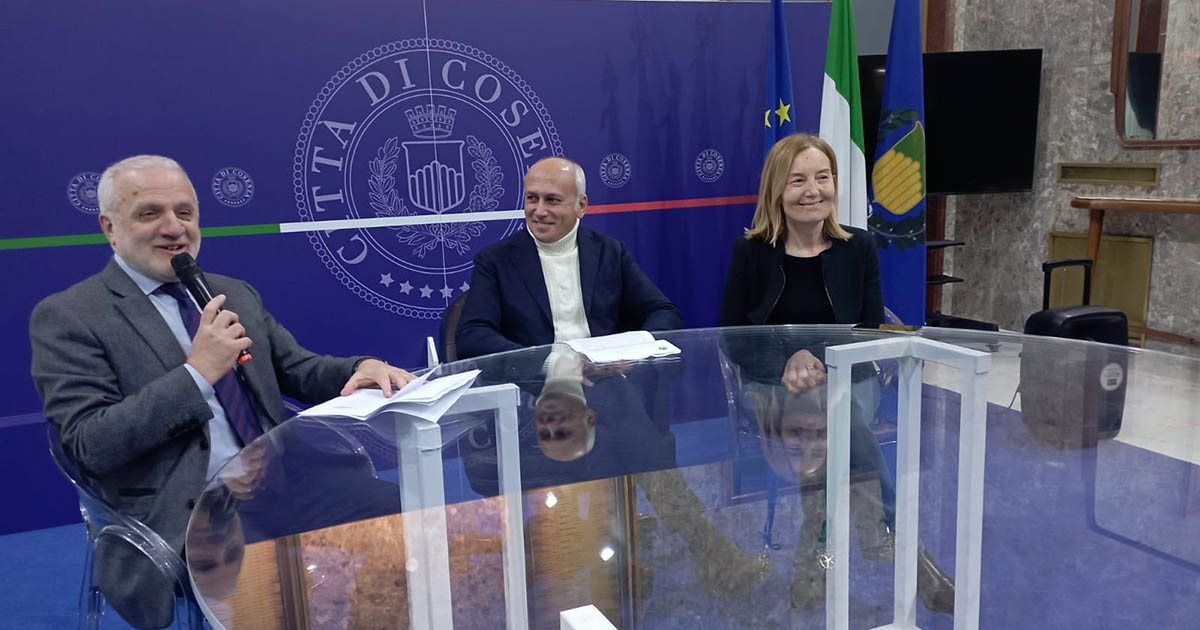 https://www.quotidianodelsud.it/wp-content/uploads/2025/02/giuseppe-di-donna-franz-caruso-e-maria-locanto.jpg