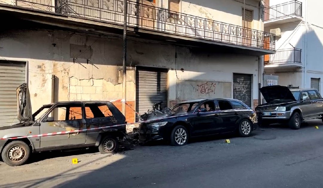 Due delle auto bruciate