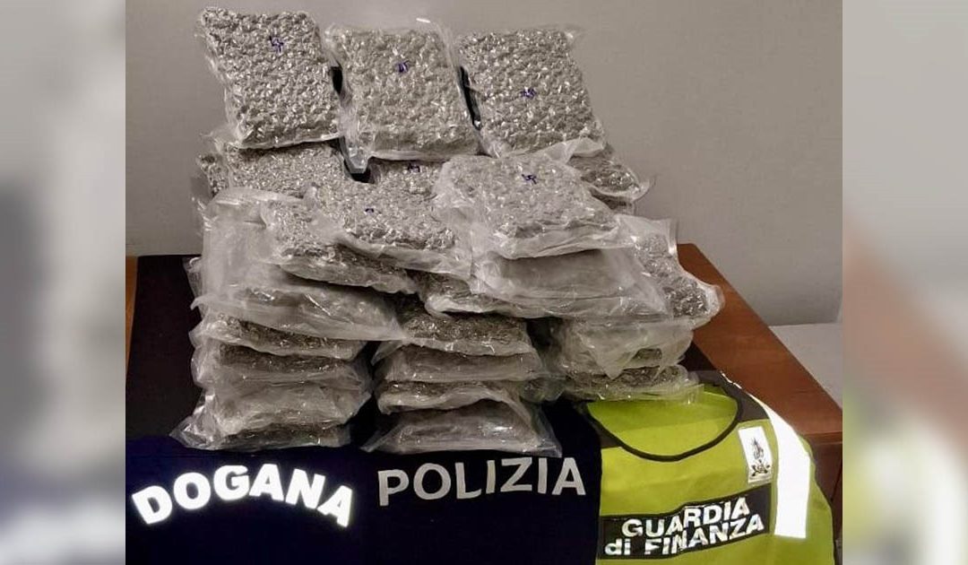 Sequestro a Capodichino, malese arrestato con 22 chili di marijuana
