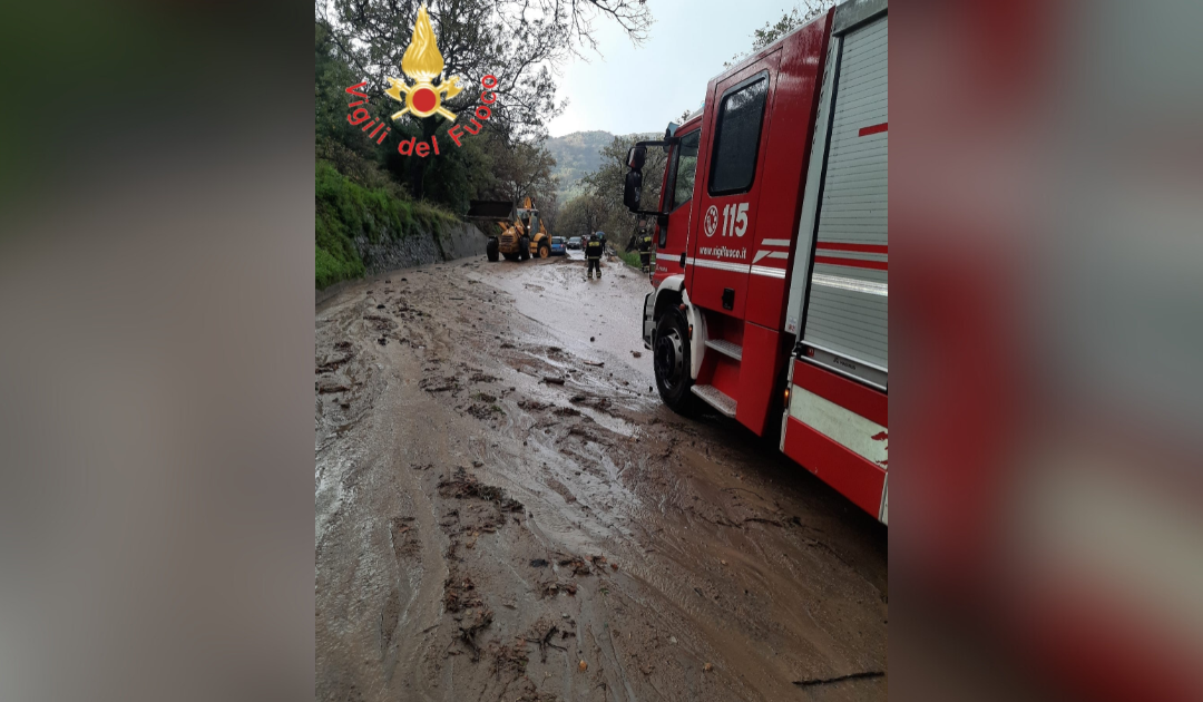 Uno degli interventi dei Vigili del Fuoco nel catanzarese