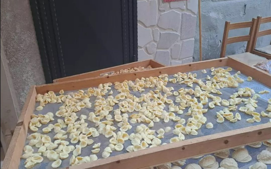 Truffa delle orecchiette a Bari: indagini in corso
