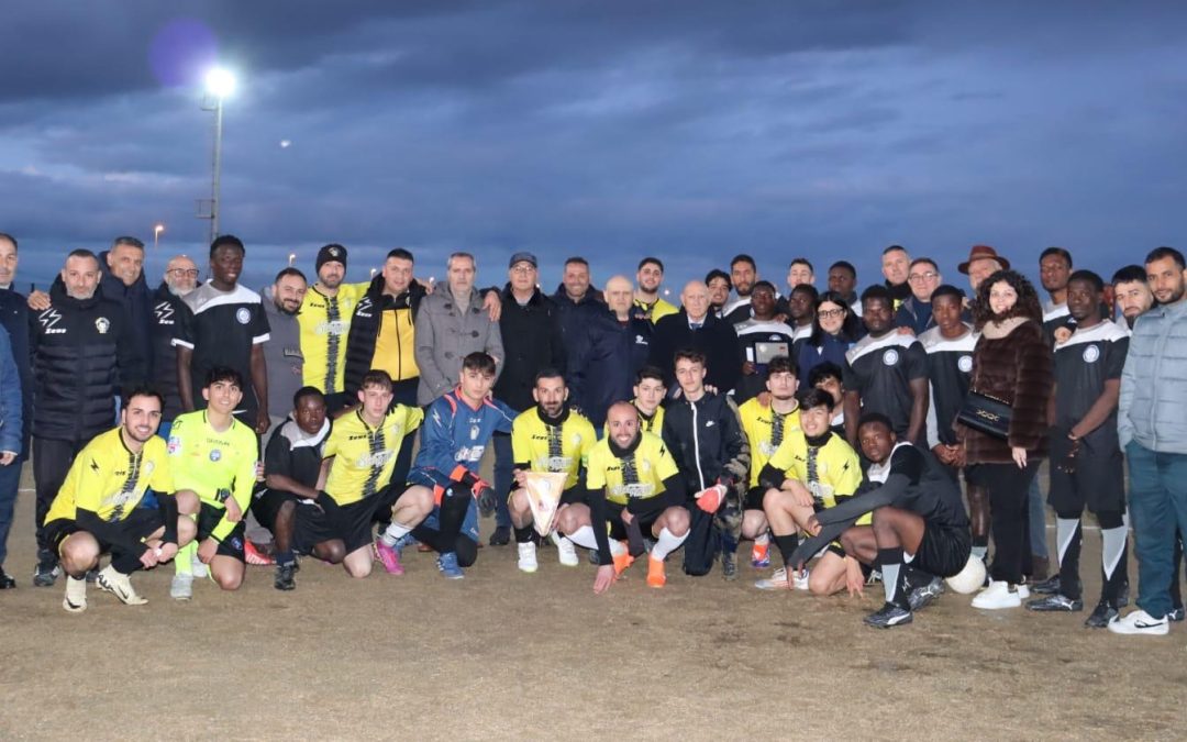 Le squadre al termine dell'amichevole