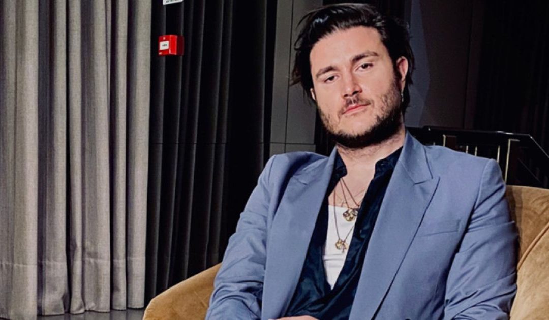 Sanremo 2025, lo stilista Cerioni: «Dario Brunori è un sex symbol»