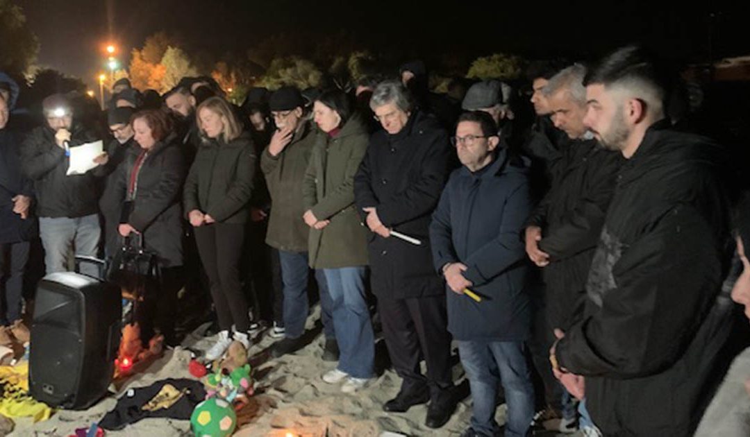 La segretaria del Pd Schlein alla veglia accanto a monsignor Savino