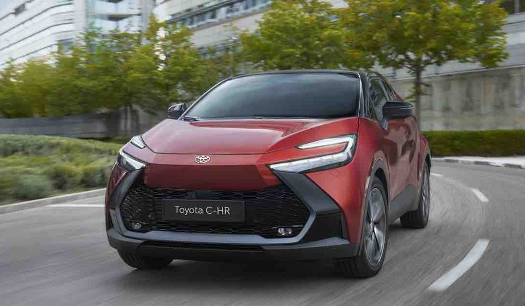 Toyota C-HR, debutta la versione Lounge Hero