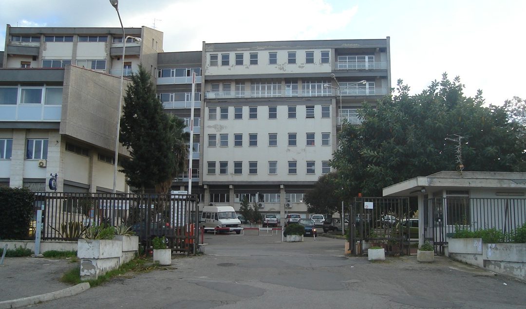 Minacce a un infermiere al Pronto soccorso di Tropea: «Ti metto la testa sotto i piedi»