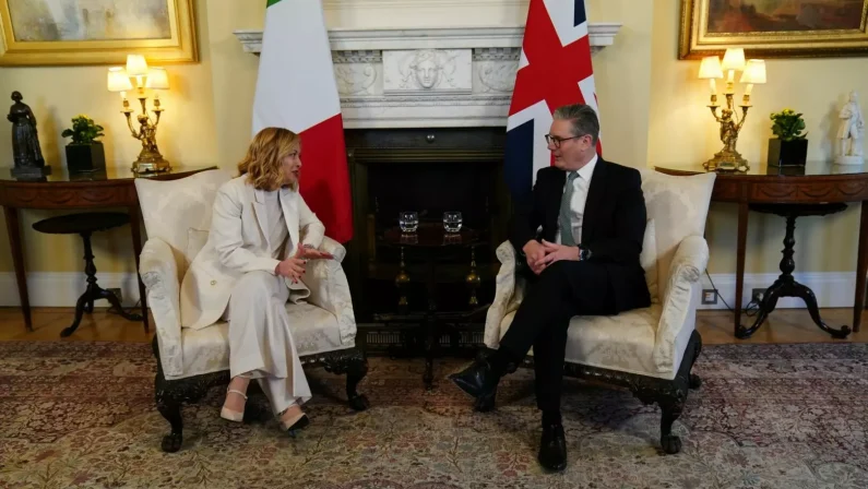 Meloni a Starmer “Evitare che l’Occidente si divida”