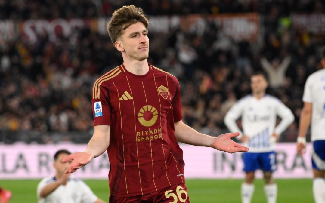 La Roma piega il Como 2-1 con Saelemaekers e Dovbyk