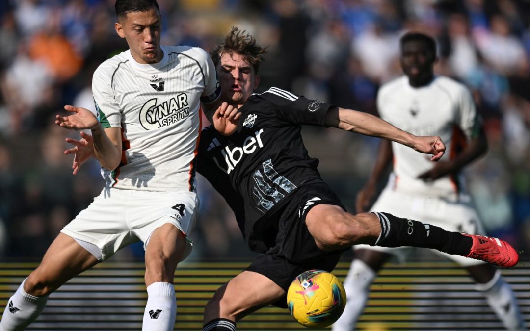 Il Venezia beffa il Como nel recupero, finisce 1-1 al Sinigaglia