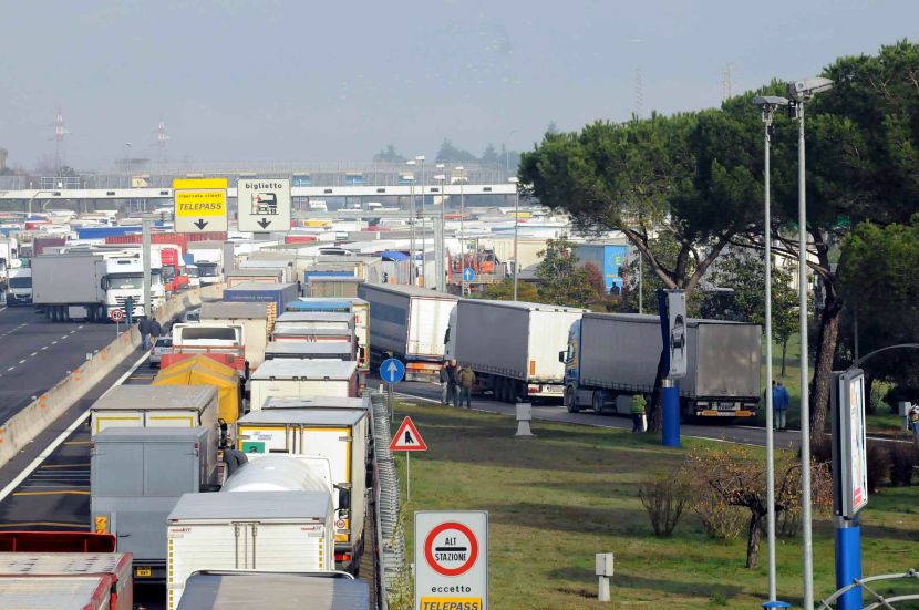 A febbraio immatricolazioni veicoli industriali +1,8%