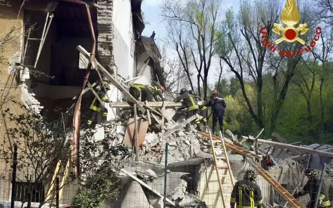 Crolla una palazzina a Monteverde a Roma, tratto in salvo un uomo