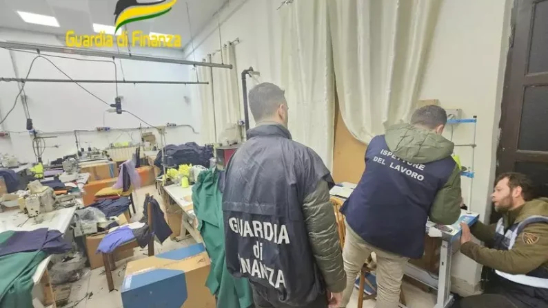 Aziende tessili “apri e chiudi”, chiusa impresa illegale nel Varesotto
