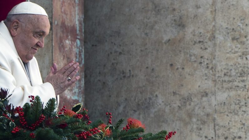Papa Francesco “Chiesa offra ospitalità e cura a vittime di abusi”