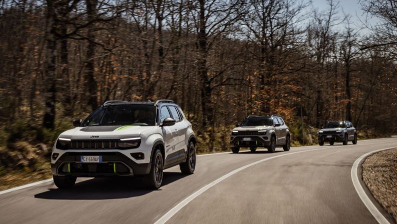 Debutto su strada e in fuoristrada per Jeep Avenger 4xe