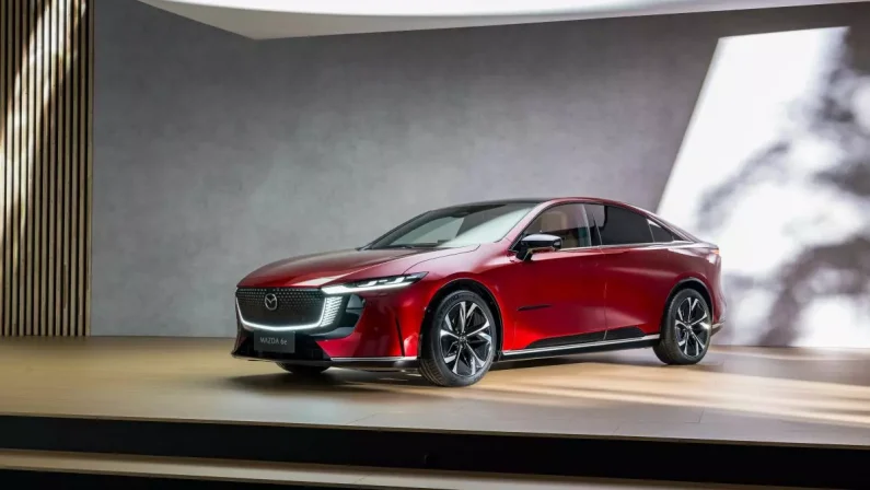 Nuova Mazda 6e, l’eleganza incontra l’elettrificazione