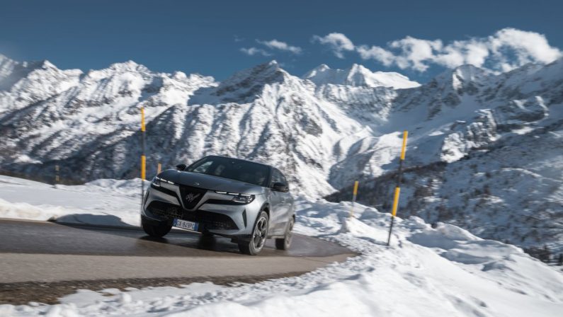 Alfa Romeo, arriva Junior Ibrida Q4. Nata per le strade difficili