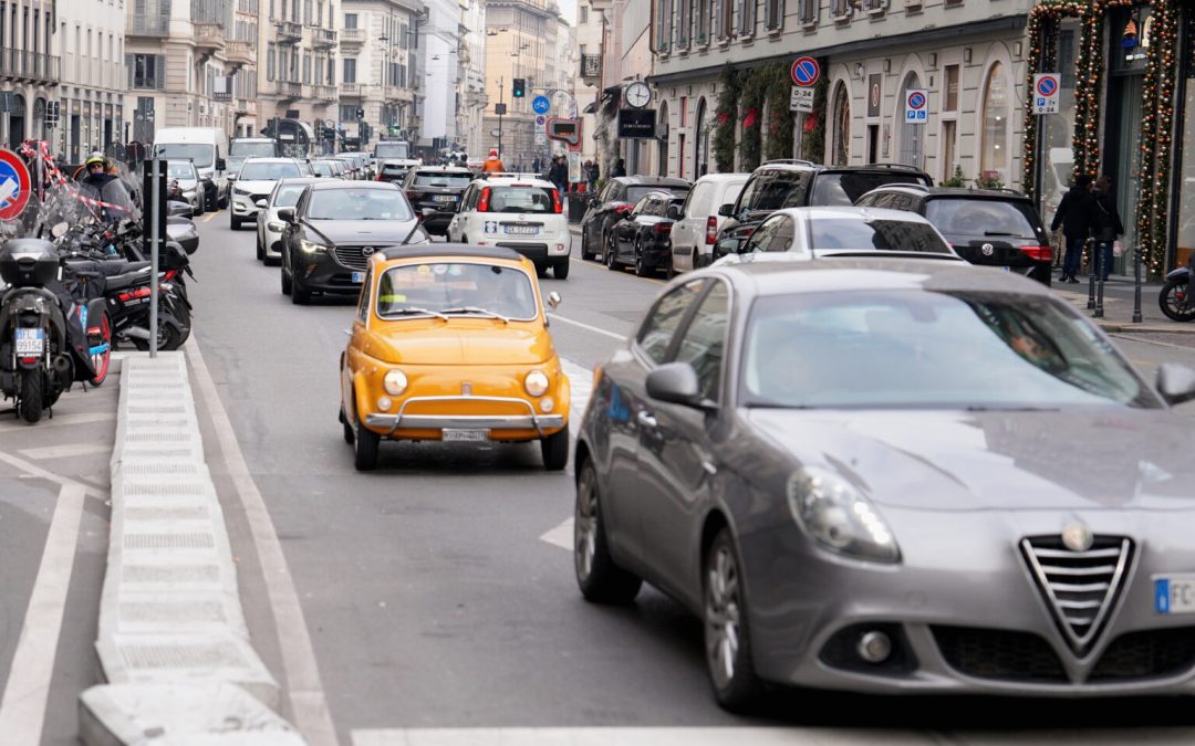Immatricolazioni auto in calo anche a febbraio, -6,3% rispetto al 2024