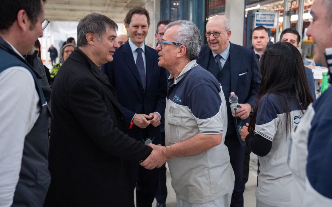 Stellantis, il presidente Elkann e il Cardinale Repole visitano Mirafiori