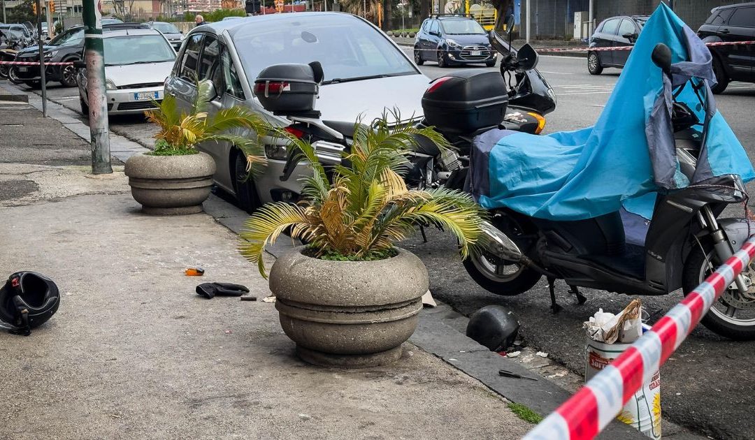Il luogo della sparatoria nel quartiere Fuorigrotta