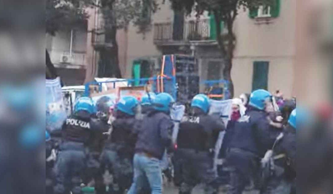 Finisce tra gli scontri il corteo “No Ponte” a Messina