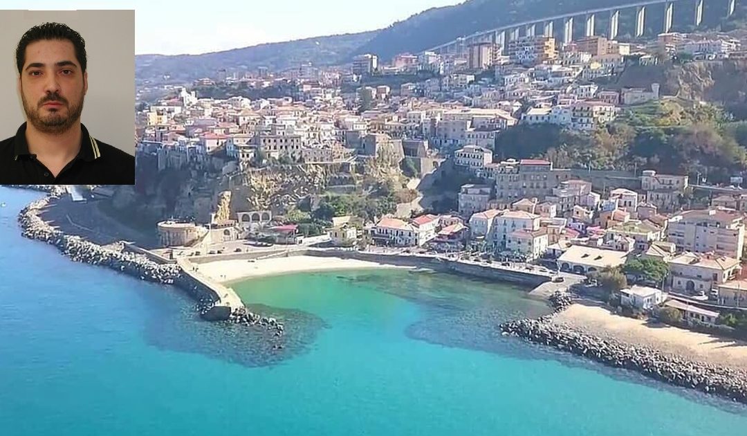 Una veduta aerea di Pizzo Calabro e nel riquadro il pentito Francesco Fortuna