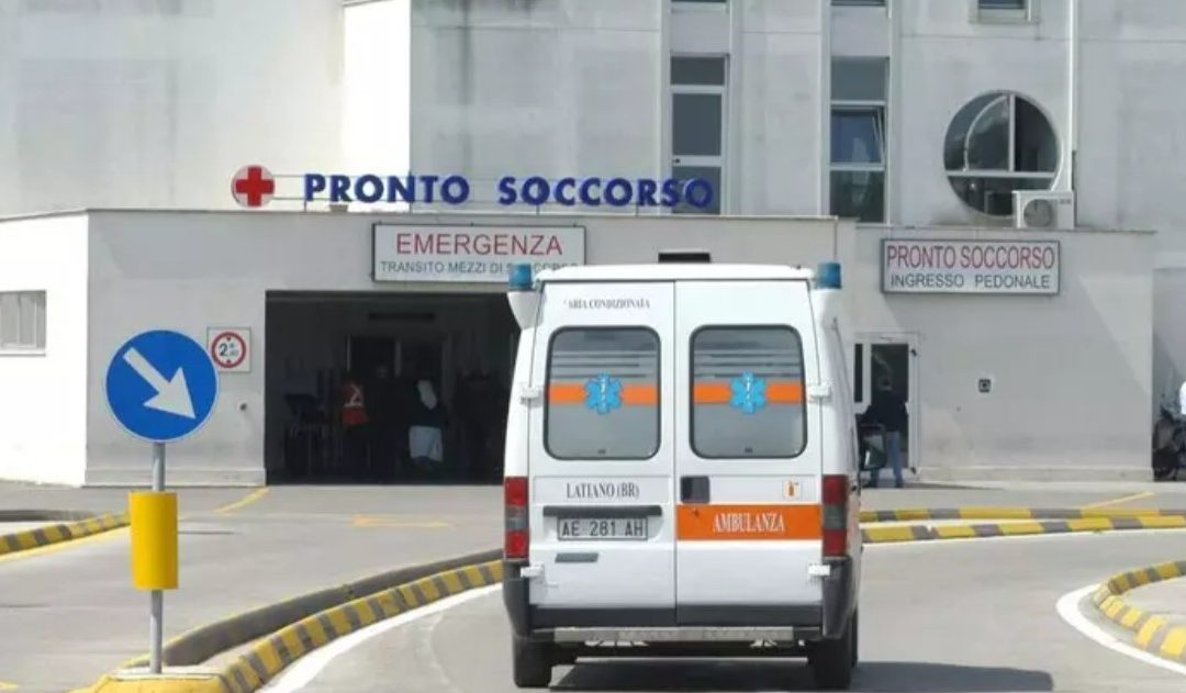 Accoltella il figlio dopo una lite nel Brindisino, 44enne muore in ospedale