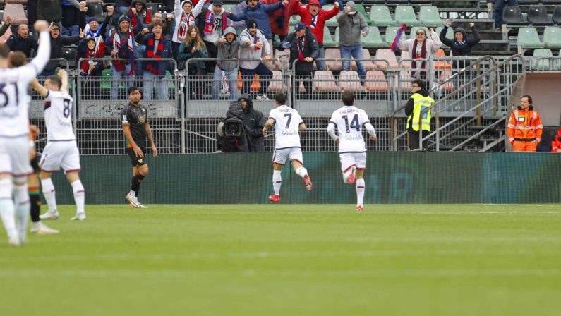 Bologna corsaro a Venezia, decide un gran gol di Orsolini