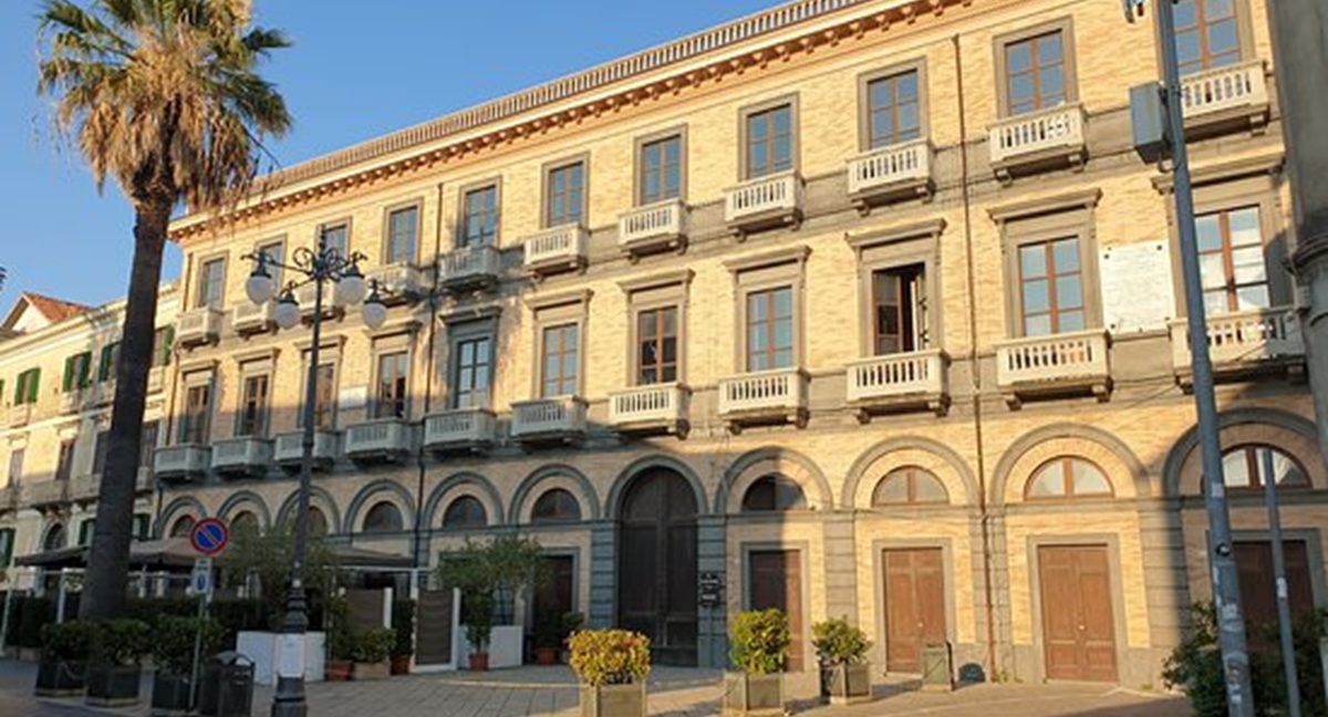 https://www.quotidianodelsud.it/wp-content/uploads/2025/03/vibo-palazzo-gagliardi.jpg