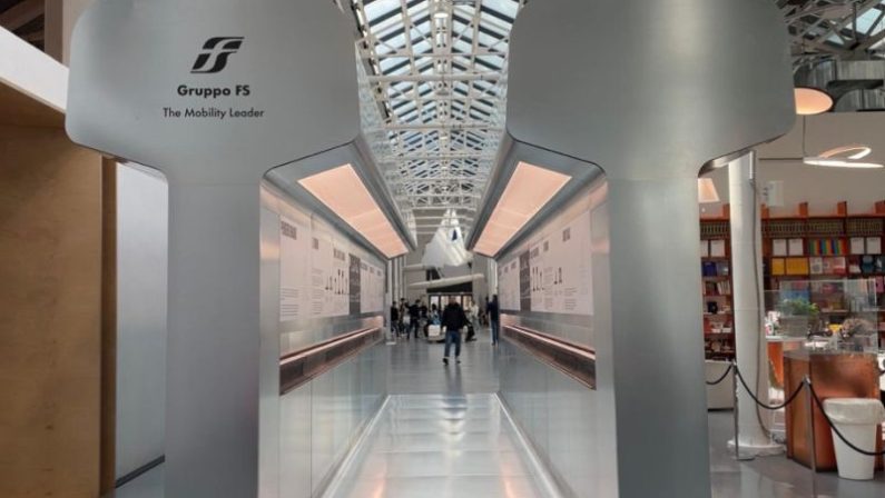 Il Gruppo FS alla Milano Design Week con l’opera “Pensiero Binario”