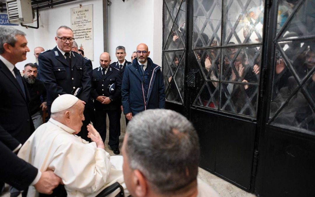 Il Papa ai detenuti “Non posso fare lavanda dei piedi ma vi sono vicino”