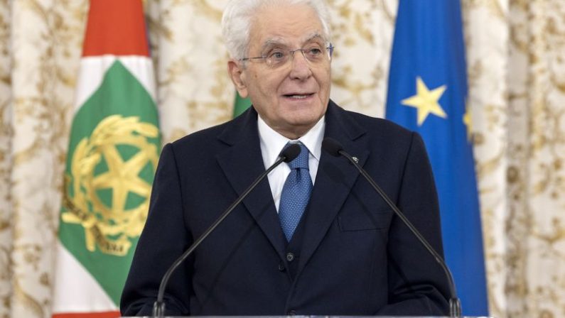 Mattarella “L’Ue si impegni per governare i movimenti migratori”