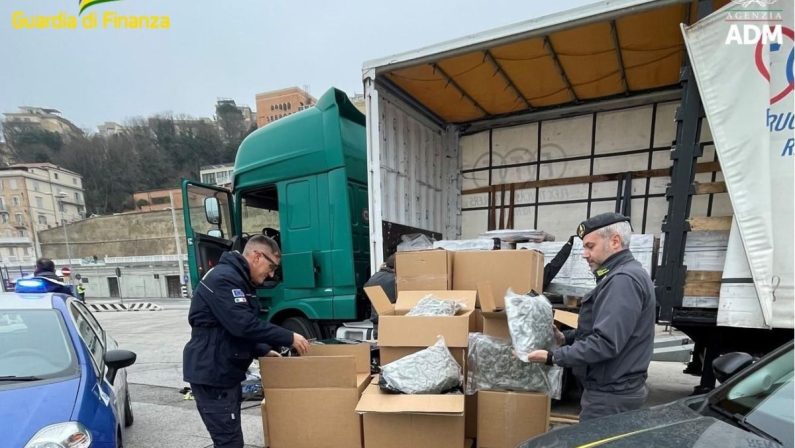 Sequestrati al porto di Ancona 163 kg di droga, un arresto