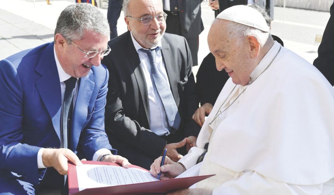 Angelo Chiorazzo accanto a Papa Francesco