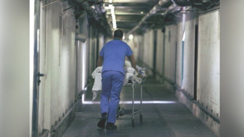 Casarano, 52enne morto al pronto soccorso: otto sanitari indagati