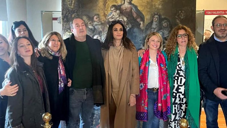Soriano, Maria Grazia Cucinotta visita a sorpresa il polo museale