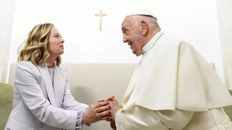Papa Francesco, Meloni “L’ultima volta l’ho visto molto affaticato, ma era integro nel suo ruolo”