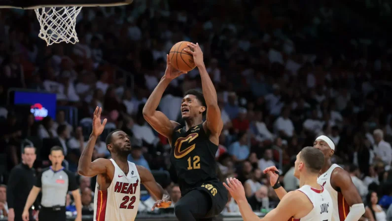 Cleveland vola al secondo turno play-off, Golden State sul 3-1