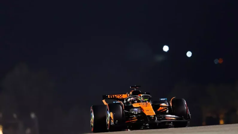 Piastri in pole in Bahrain davanti a Leclerc, qualifiche deludenti per Norris e Hamilton